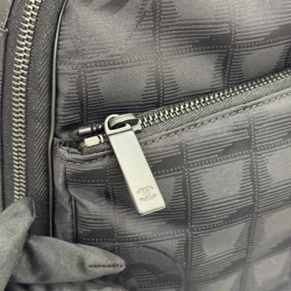 Chanel 黑色黑扣冰格行李箱 