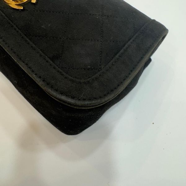 Chanel 迷你麂皮黑金雕花鏈條包 