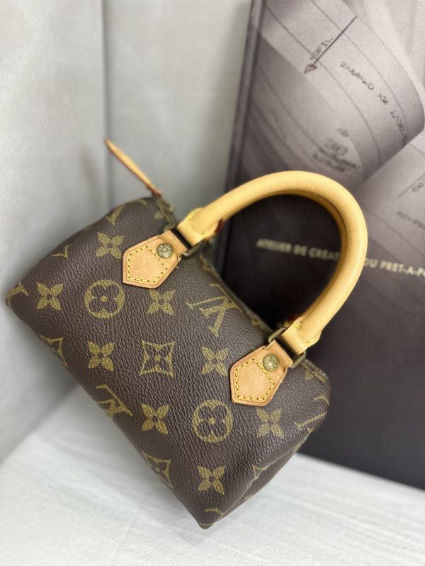 𝐋𝐨𝐮𝐢𝐬 𝐕𝐮𝐢𝐭𝐭𝐨𝐧 中古款 speed nano 手拿包 