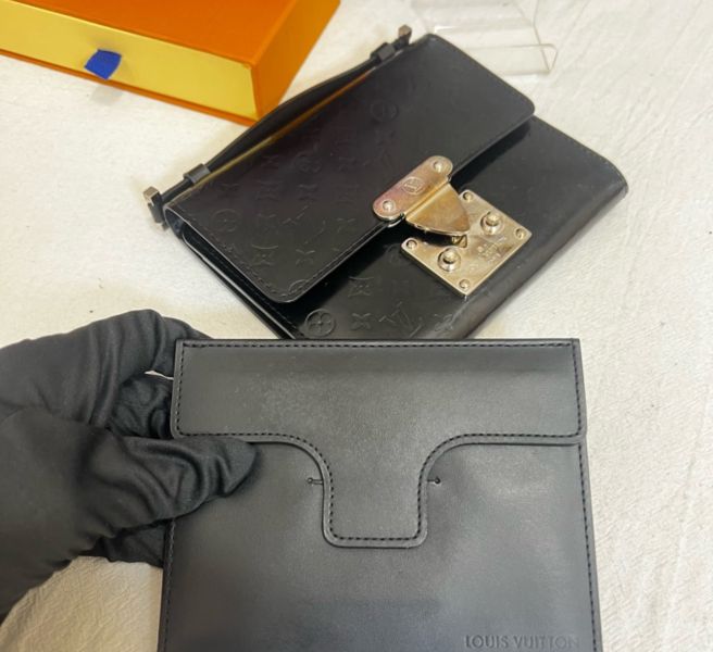 Louis Vuitton 硬殼扣式手提錢包 含卡夾 