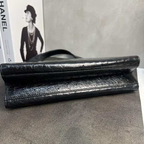 Gucci 黑色壓紋鴕鳥皮肩背包* 