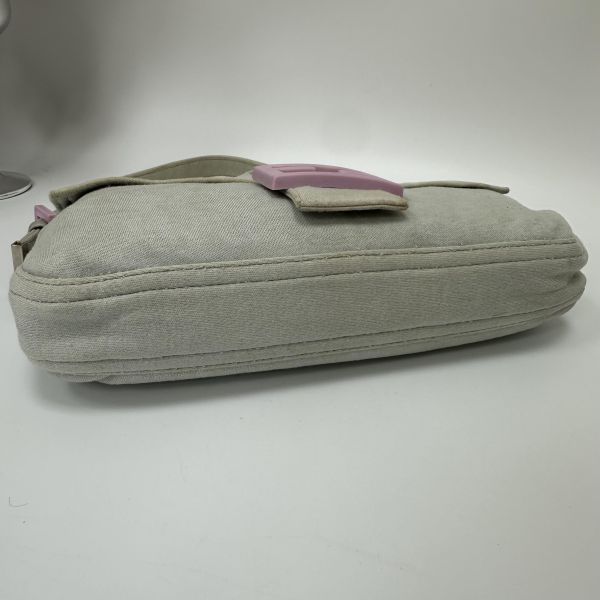 Fendi Baguette 淡灰色布面肩背包 