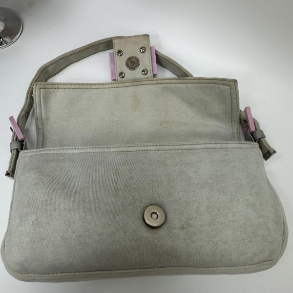 Fendi Baguette 淡灰色布面肩背包 