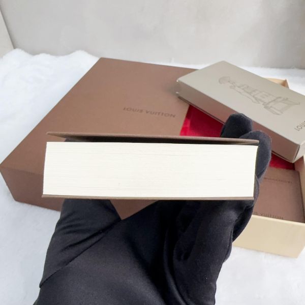 Louis Vuitton Tour Eiffel VIP 限量版翻頁動畫書 