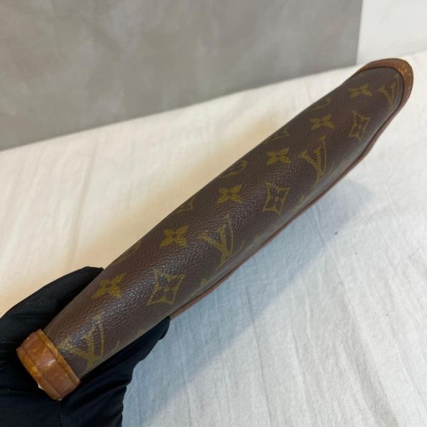 Lv 紅皮信封手拿包 