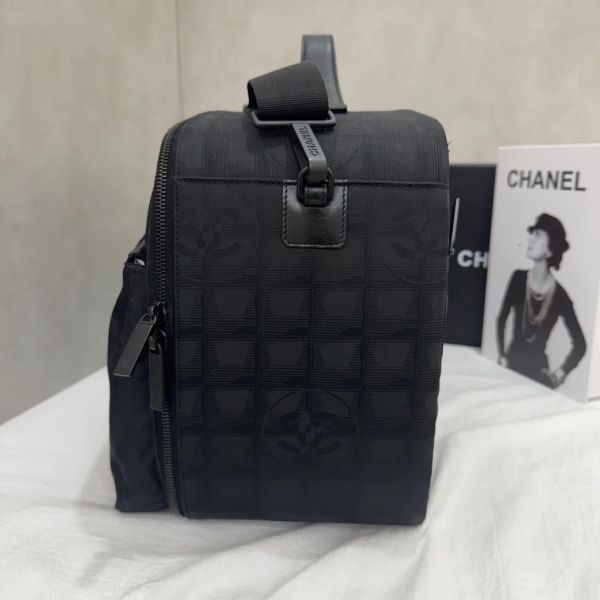 Chanel 黑色黑扣冰格行李箱 
