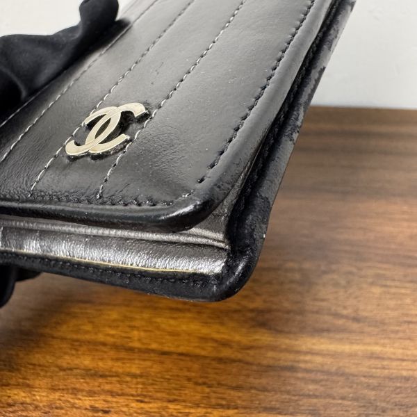 Chanel 黑色縫線對開長夾 
