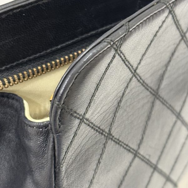 Chanel 黑色小羊皮菱格手拿包 