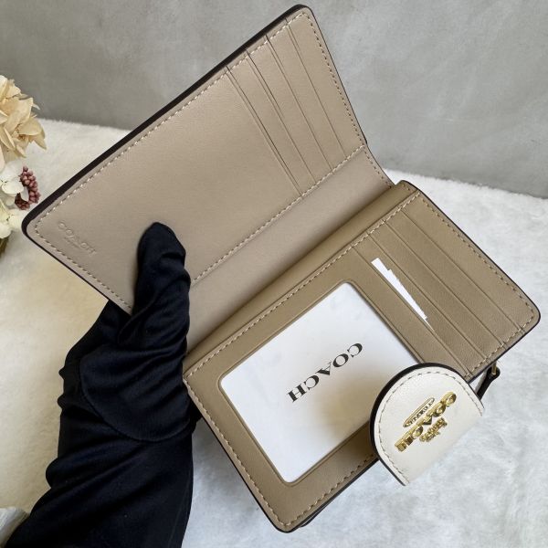 Coach 米白中型拉鍊零錢包 