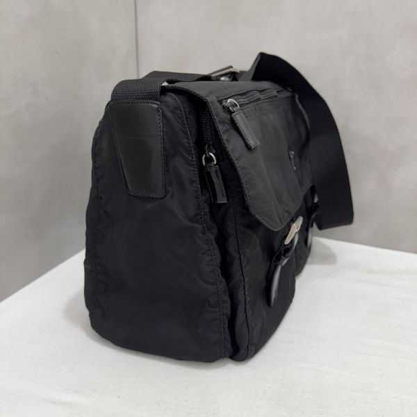 PRADA 經典三角LOGO尼龍翻蓋雙扣中性斜背包/郵差包 