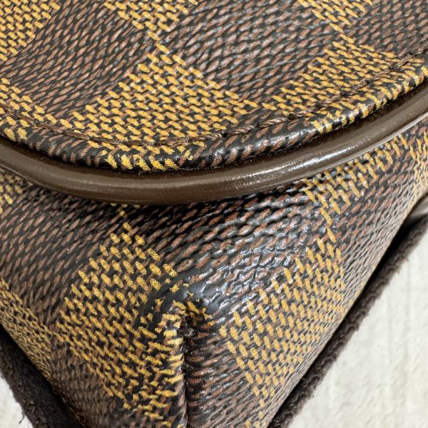 Louis Vuitton 鐵牌掀蓋肩背袋 