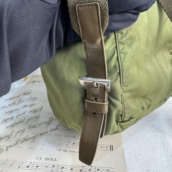 Prada 經典軍綠色尼龍後背包 