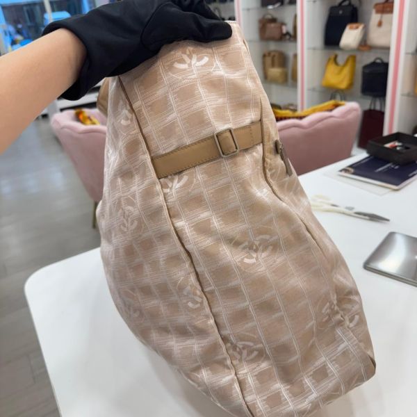 Chanel 大號奶茶色冰格旅行袋 