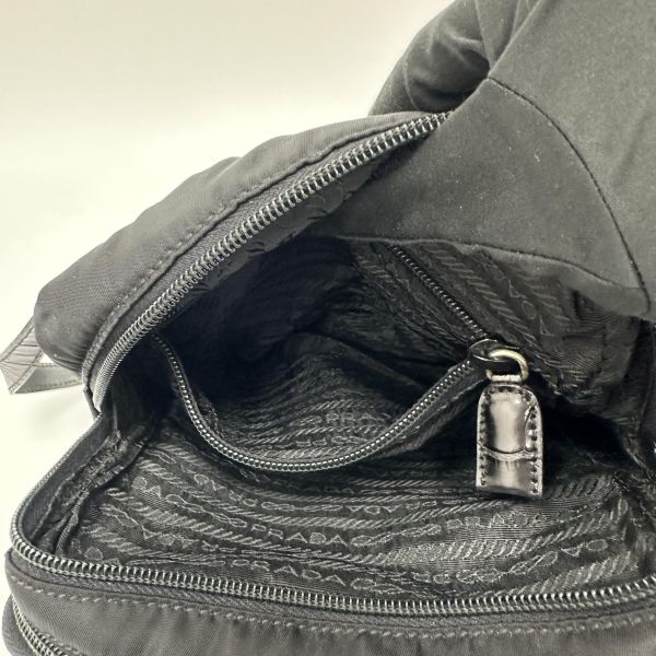 Prada 普拉達 鱷魚紋壓花後背包 