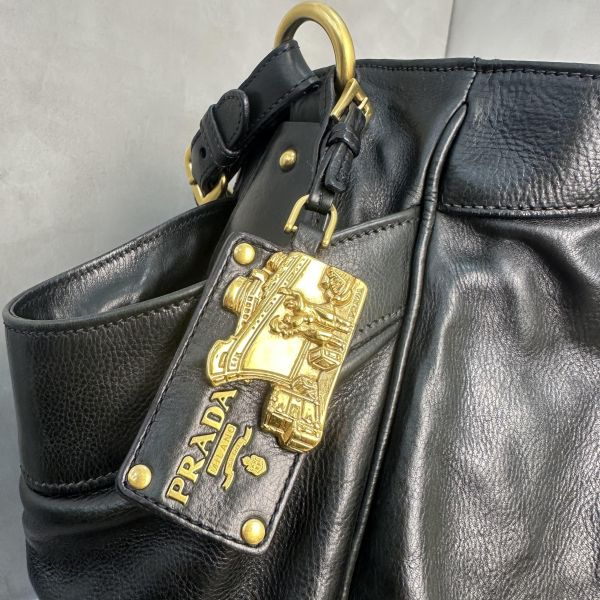 Prada  Vitello Daino Hobo 黑色手提包 