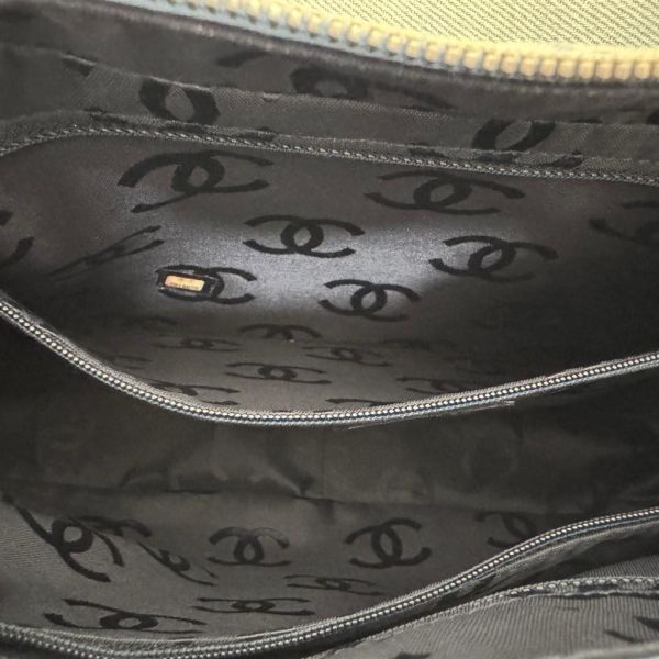 Chanel 牛仔肩包 