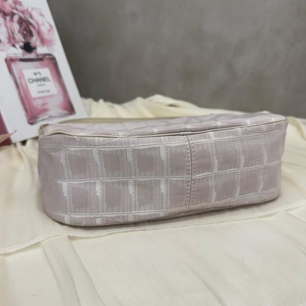 Chanel 粉色冰格腋下包 
