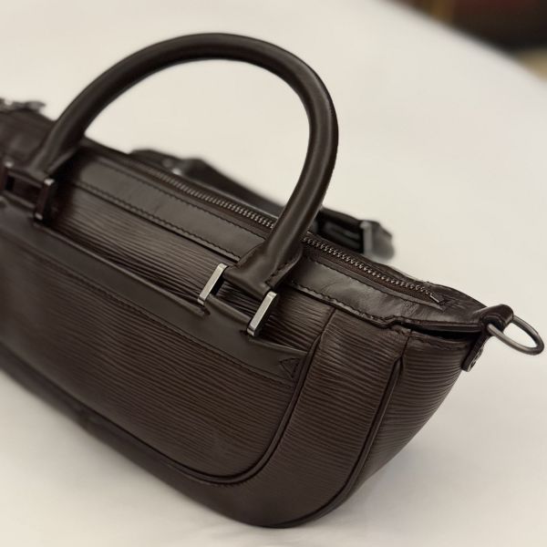 Louis Vuitton 水波紋巧克力色船型包 