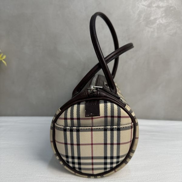 Burberry 經典格紋圓筒包 