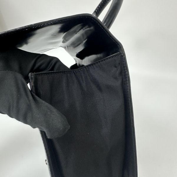 PRADA 黑色皮革手提包 