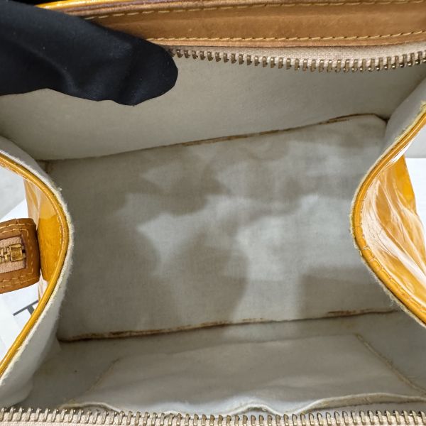 LV 漆皮梯形手提包 