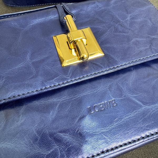 Loewe (羅威) Vintage 電光藍牛皮金扣肩背包* 