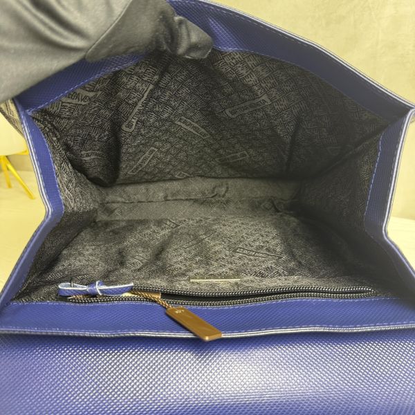 Bottega Veneta 藍黑雙色復古手提包 