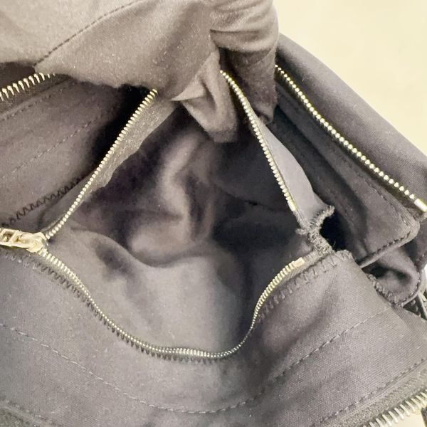 Fendi Mamma Baguette 黑色帆布肩背包 