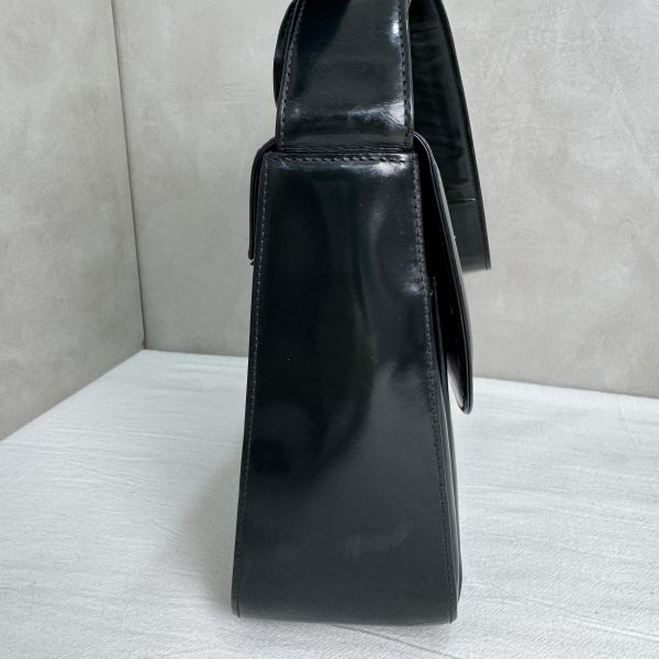 Versace經典黑色漆皮包 