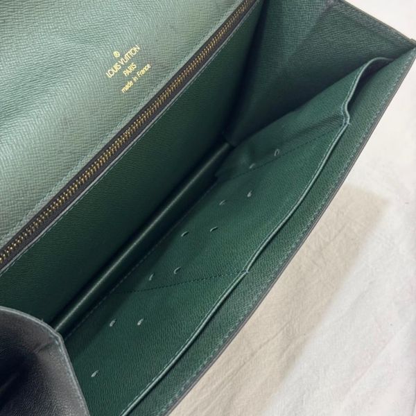 Louis Vuitton 墨綠色荔枝皮手拿包 