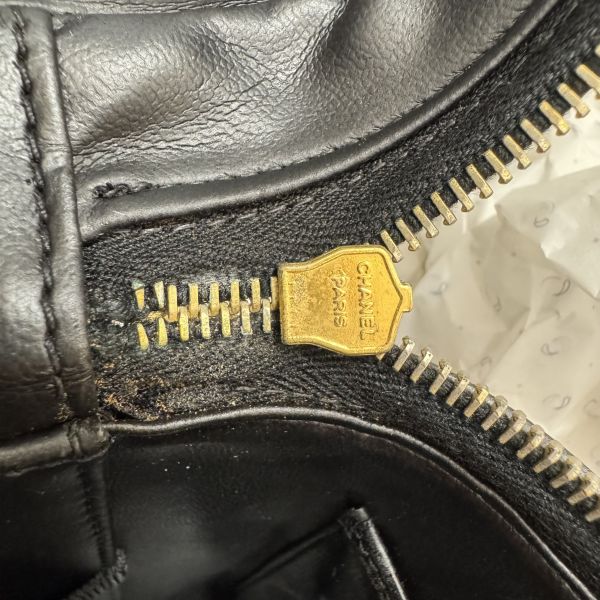 Chanel 大款漆皮手提化妝包 