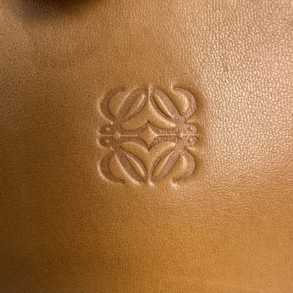 LOEWE 焦糖色手提方形便當包 