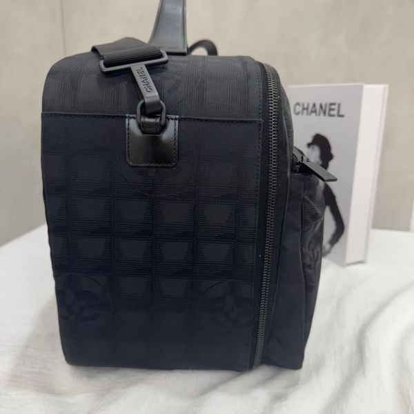 Chanel 黑色黑扣冰格行李箱 