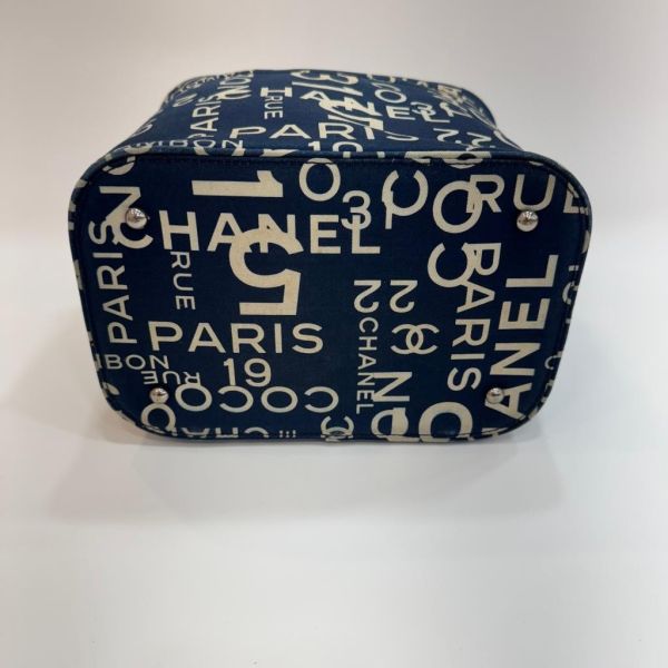 CHANEL 帆布字母塗鴉化妝箱包 