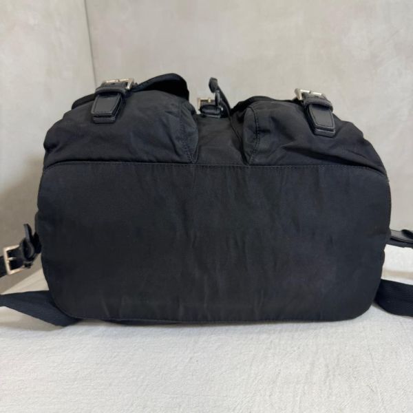 PRADA 經典尼龍背包 