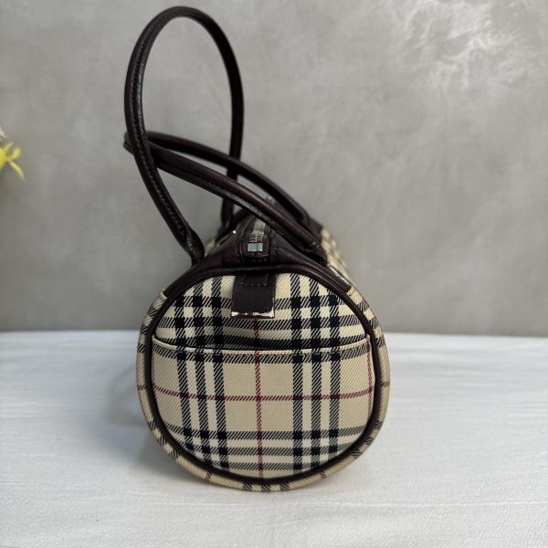 Burberry 經典格紋圓筒包 