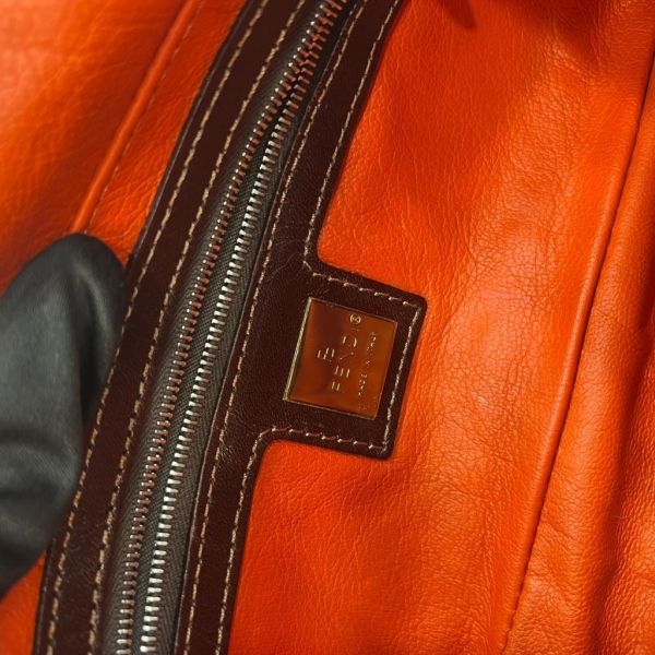 FENDI 稀有瀨兔毛琺瑯扣法棍包 