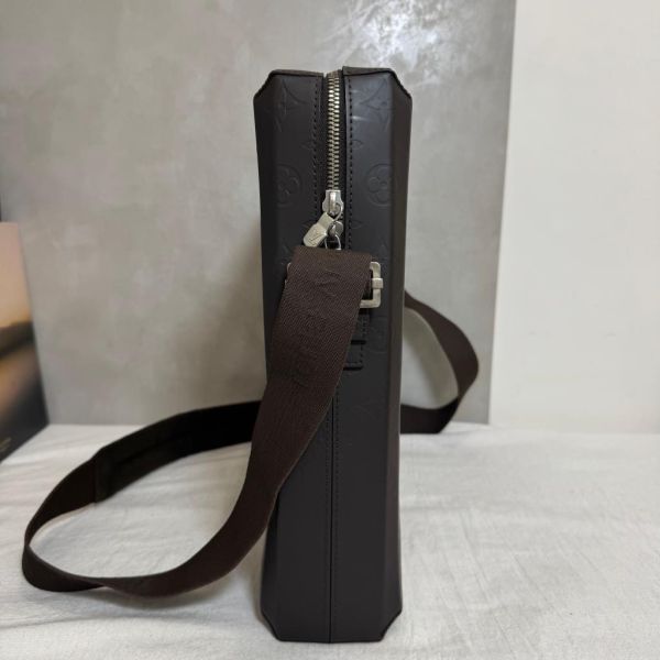 Louis Vuitton 硬殼肩背公事包 
