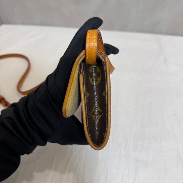 Louis Vuitton 信封腰包 