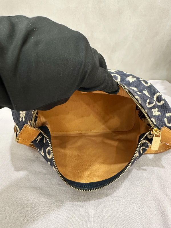 𝐂𝐞𝐥𝐢𝐧𝐞牛仔單肩腋下包 