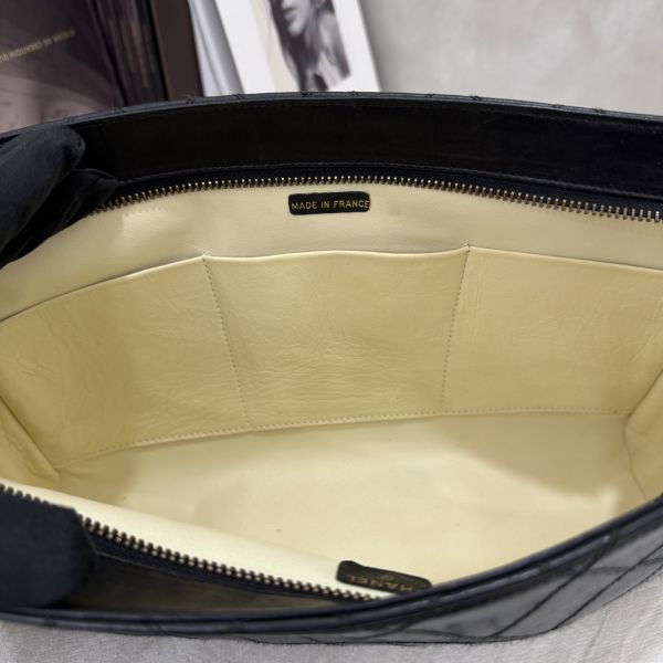 Chanel 黑色小羊皮菱格手拿包 