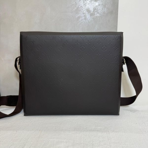 Louis Vuitton 硬殼肩背公事包 