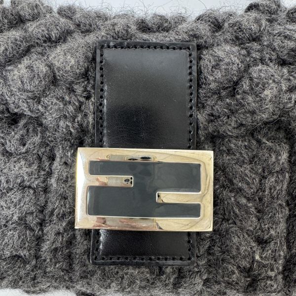 Fendi Baguette 灰色毛線針織肩背包 