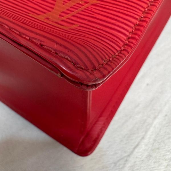Louis Vuitton 紅色 EPI水波紋琴譜包 
