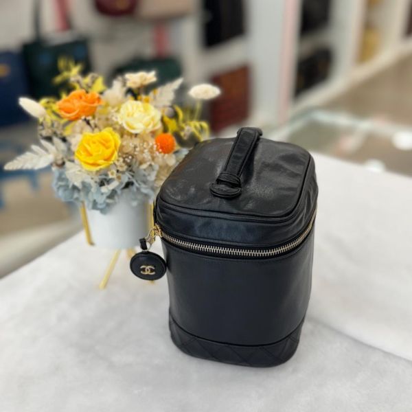 Chanel 小羊皮手提化妝包 