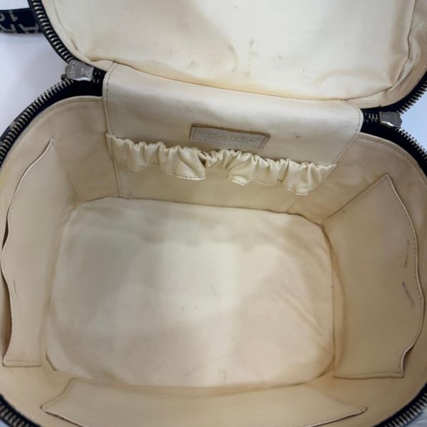 CHANEL 帆布字母塗鴉化妝箱包 