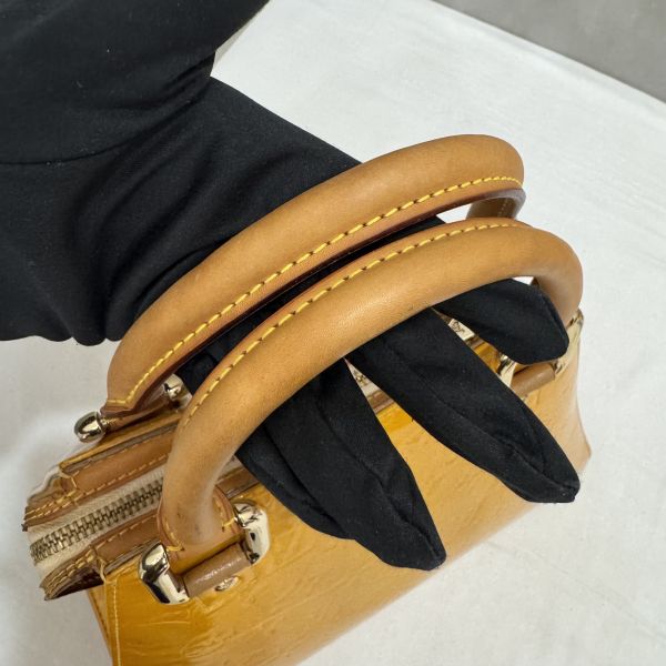 Lv 黃漆皮手提包 