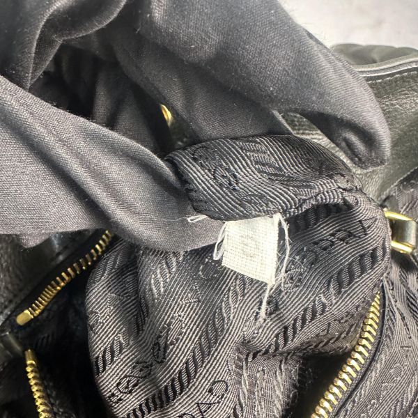 Prada  Vitello Daino Hobo 黑色手提包 