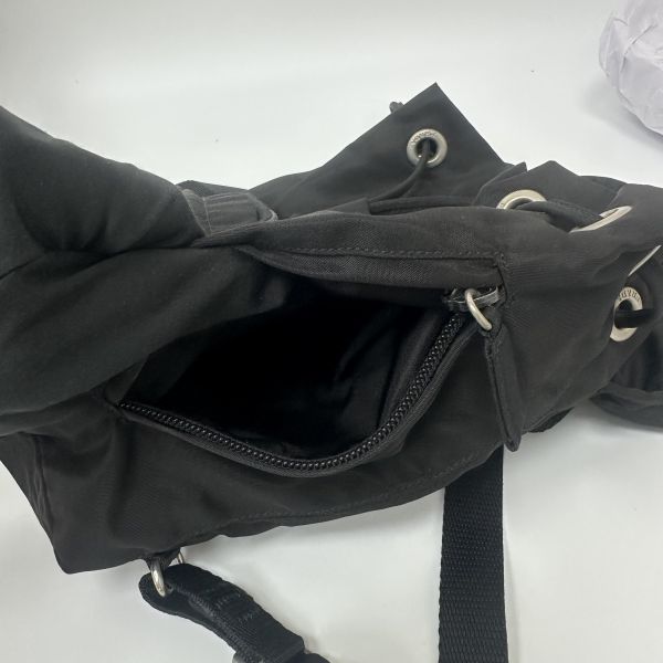 Prada 經典尼龍後背包 