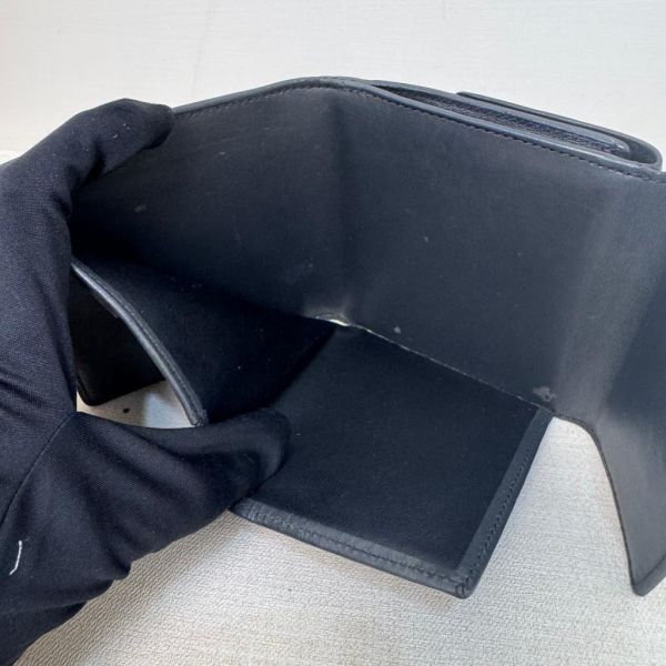Louis Vuitton 漆皮黑灰壓紋短夾 